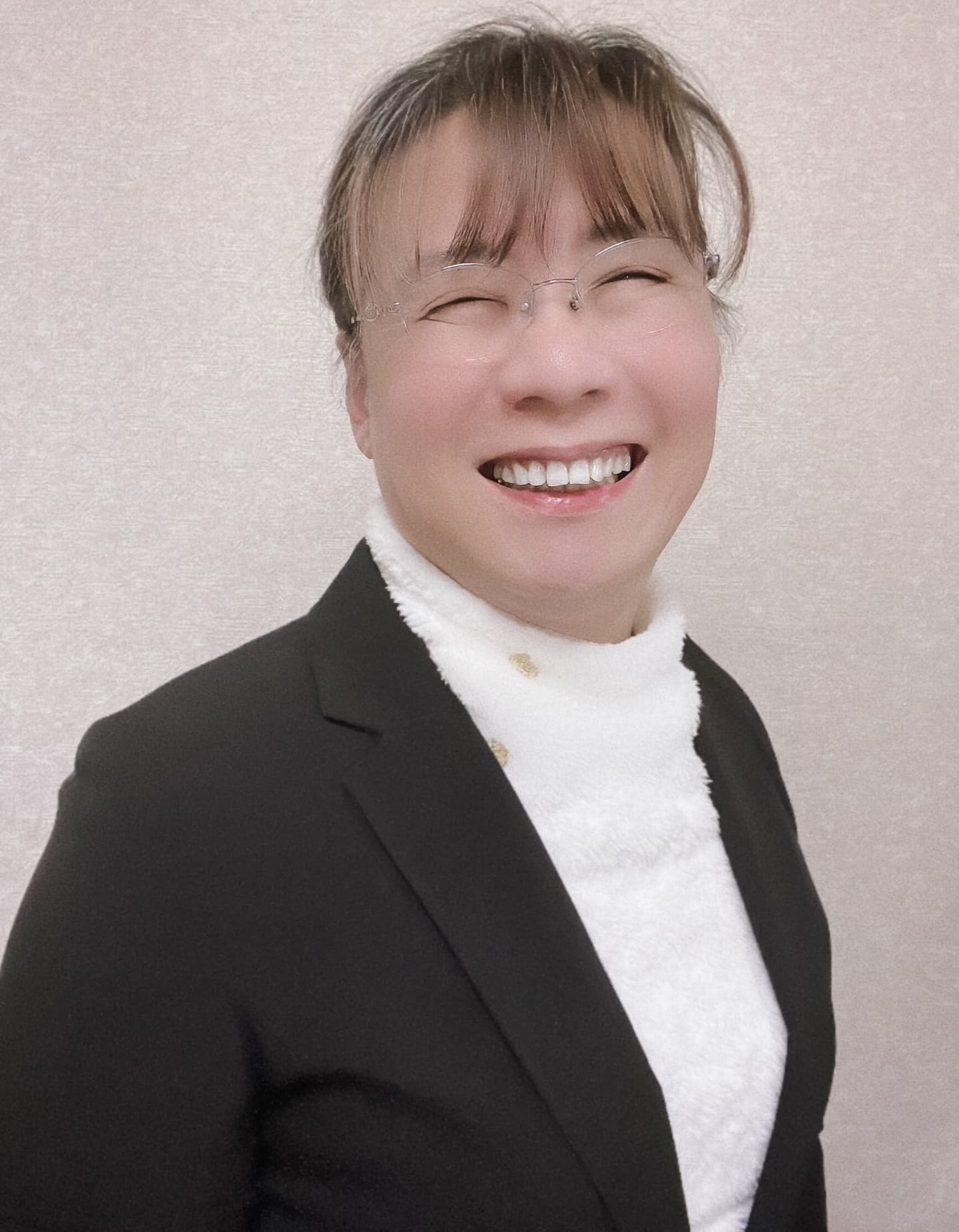 高橋　真矢　近影